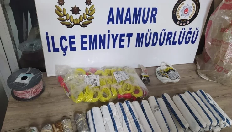 Anamur’da 19 Kilo Jel Dinamit Ele Geçirildi, 2 Şüpheli Gözaltına Alındı